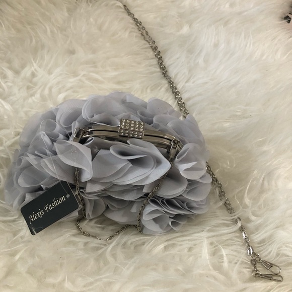 RUFFLE CLUTCH - Picture 2 of 8